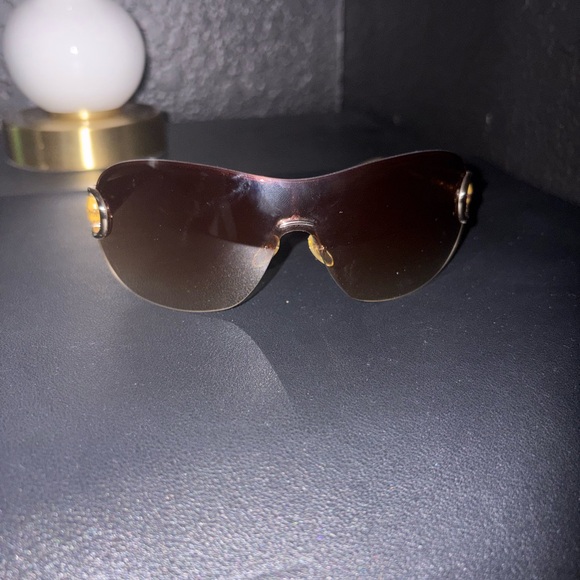 Gucci Brown Gradient Rimless Shield Sunglasses with Gold Accents - Picture 3 of 5